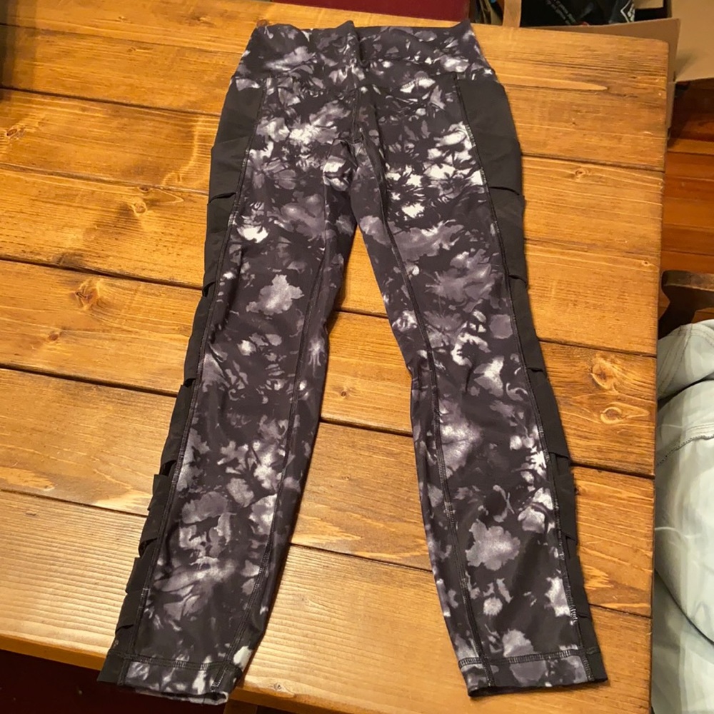 NWOT Patterned Luxtreme leggings